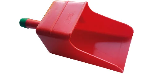 Boat scoop with funnel